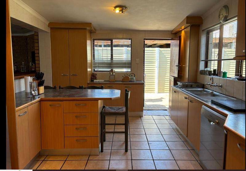 3 Bedroom Property for Sale in Goodwood Central Western Cape